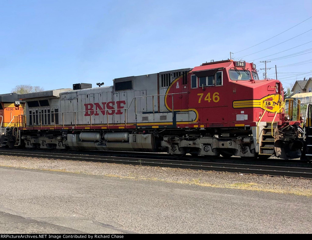 BNSF 746